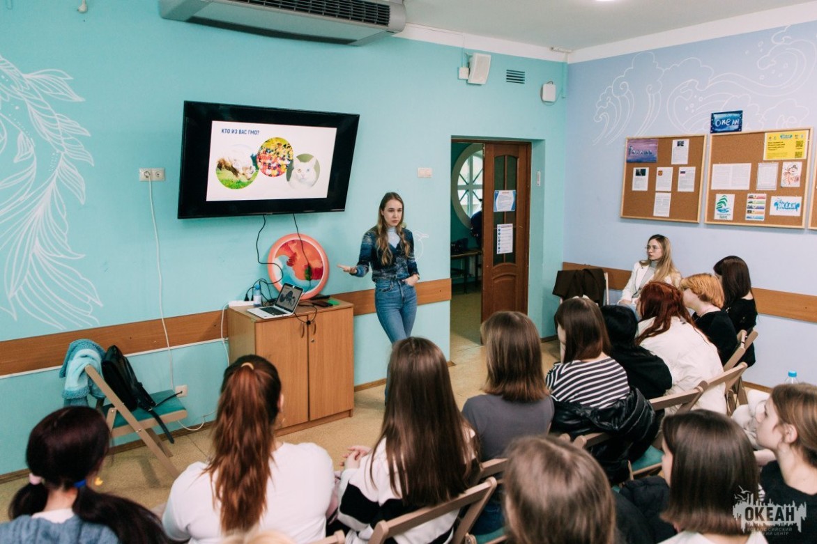 «В мире естественных наук»: для участников программы прошла лекция «От генетики к генетическим технологиям»