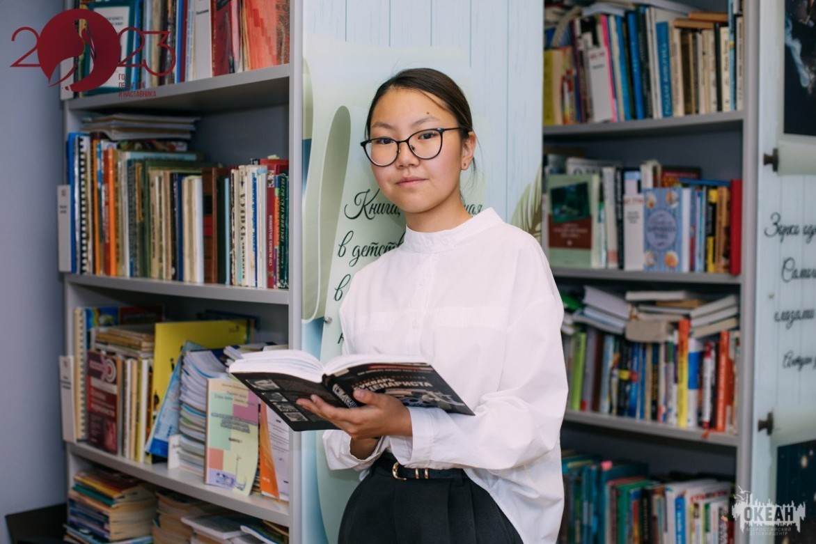 Видеопроект: участники смен ВДЦ «Океан» читают стихи о педагогах