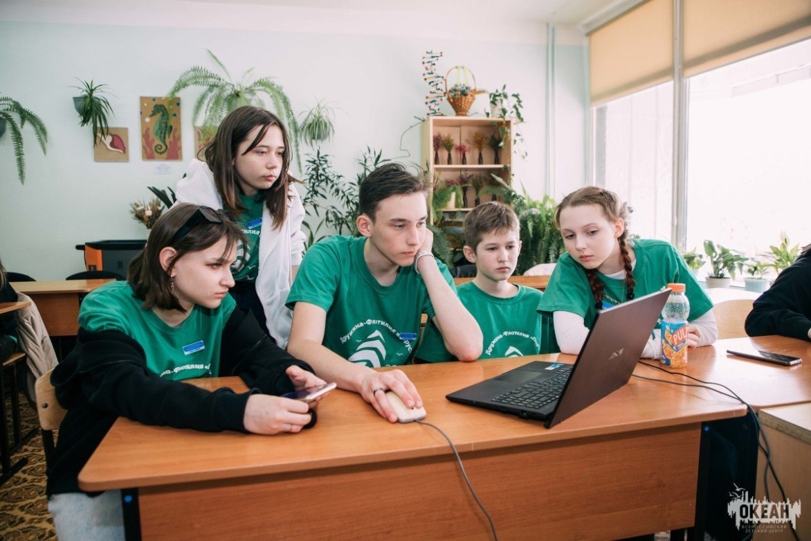 «В мире естественных наук»: участники программы проходят спецкурс «Точка роста»