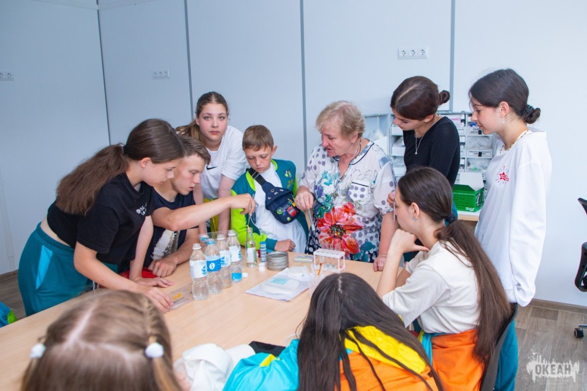 Участники программы «Исследователи моря» проходят обучение в эколого-биологическом центре