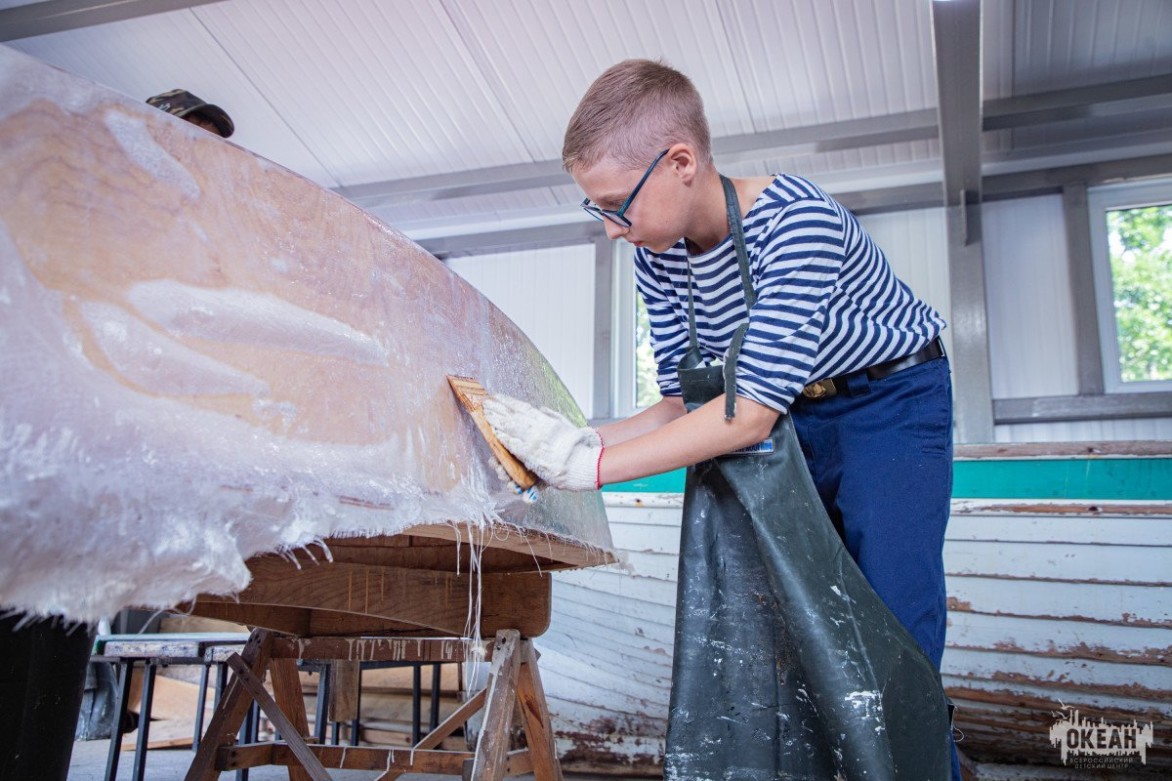 «Восточный ветер»: юнги «Океанской Эскадры» завершают строительство судна