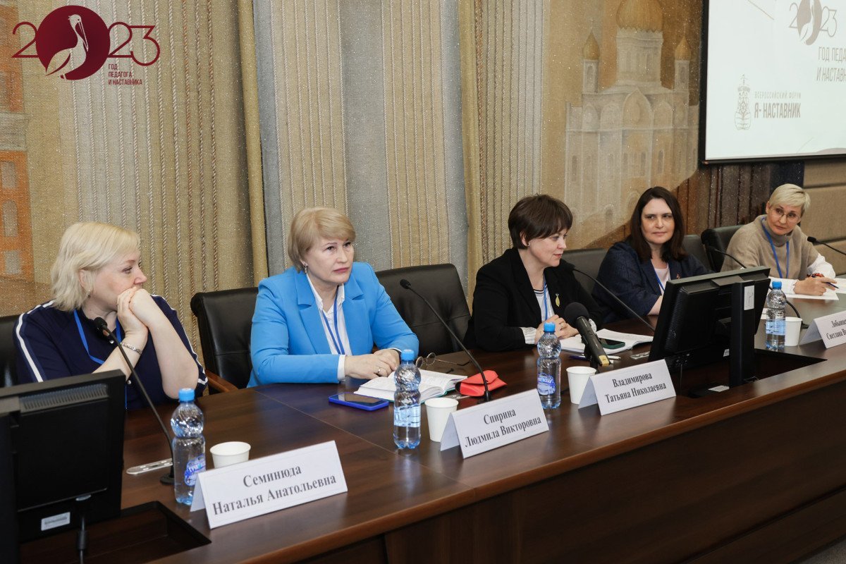 Сотрудники ВДЦ «Океан» рассказали о наставничестве в вожатской среде на Всероссийском форуме «Я – наставник»