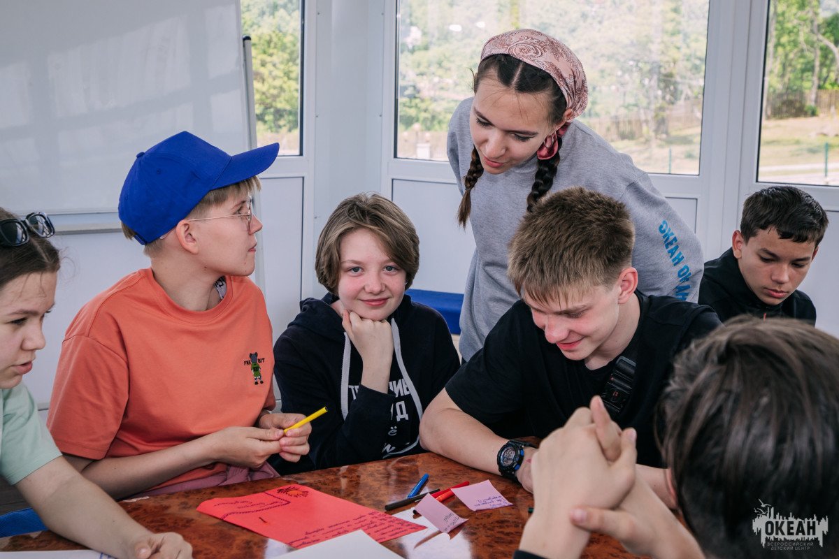 Первые дни смены: участники программ погружаются в атмосферу Страны детства