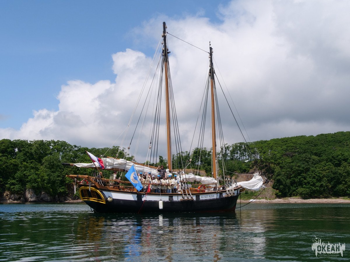 Юнги «Океанской Эскадры» впервые поднялись на парусную шхуну типа «Аскольд-47»