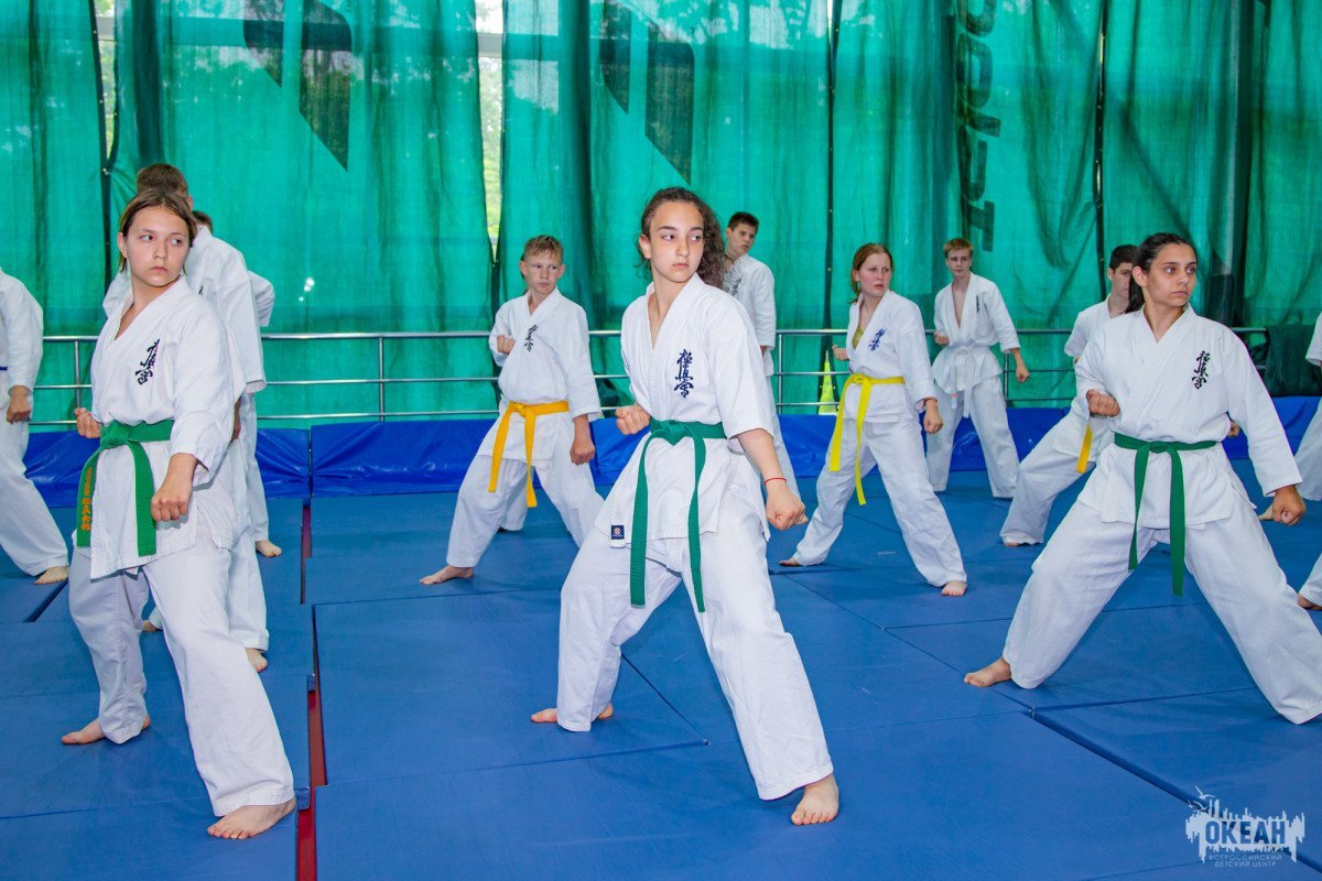 Участники седьмой смены знакомятся с новым спортивным направлением – киокусинкай