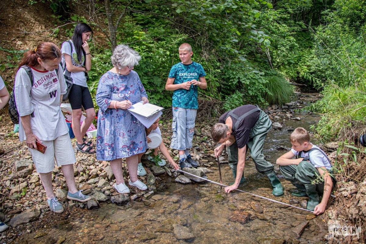 В «Океане» прошёл обучающий семинар по мониторингу пресноводных источников для учеников Национального парка «Земля леопарда»