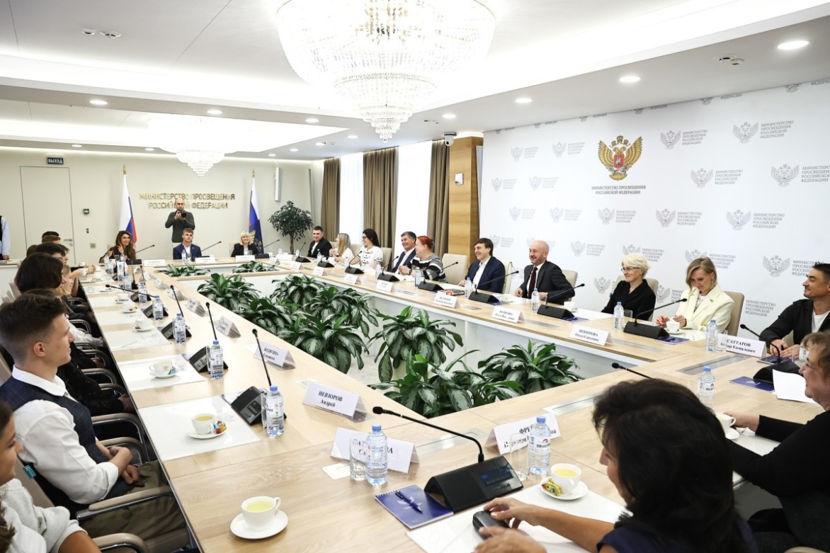 Сергей Кравцов встретился с выпускниками, набравшими 300–400 баллов на ЕГЭ