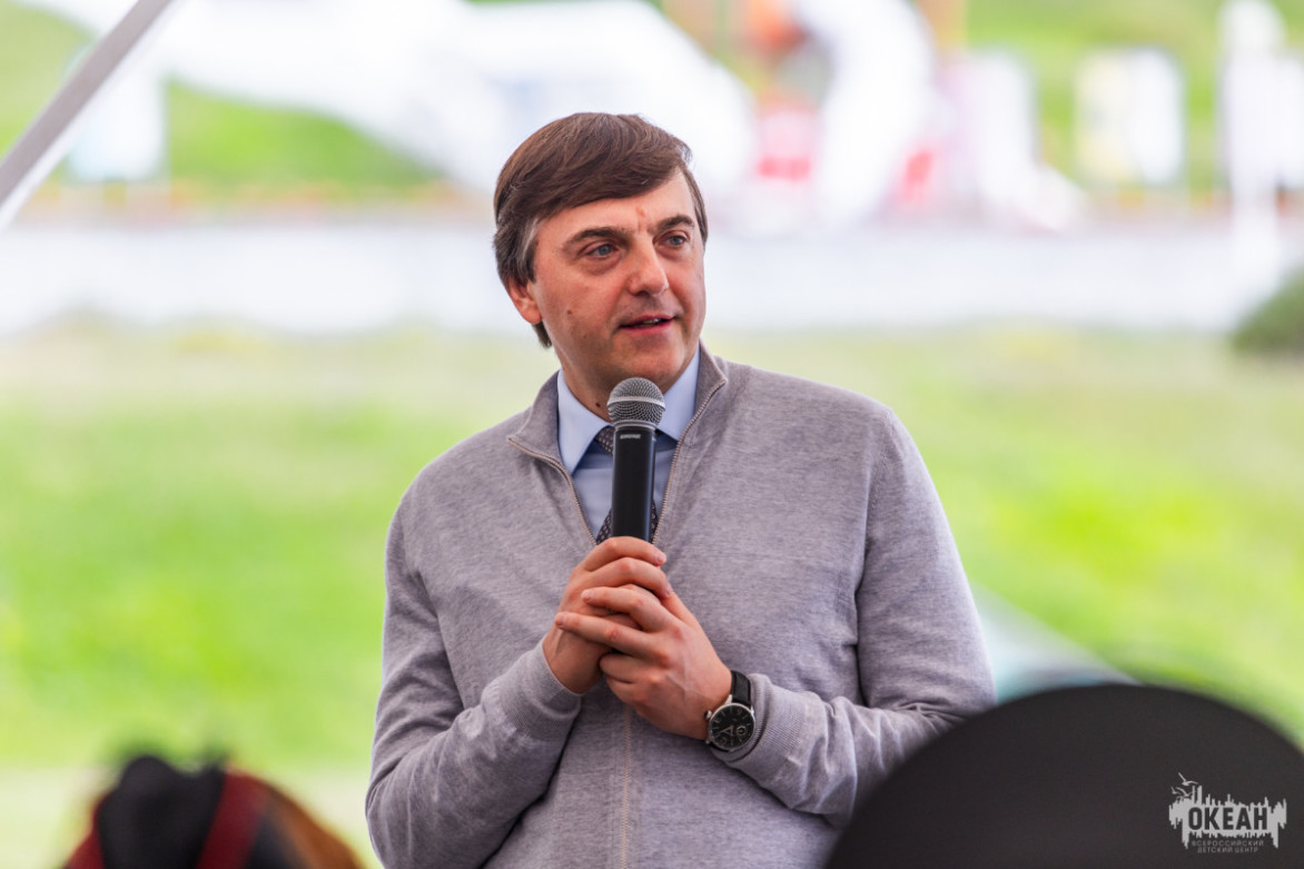 В ВДЦ «Океан» Министр просвещения РФ Сергей Кравцов встретился со школьниками и дал старт I Всероссийскому форуму по профориентации «Россия – мои горизонты»