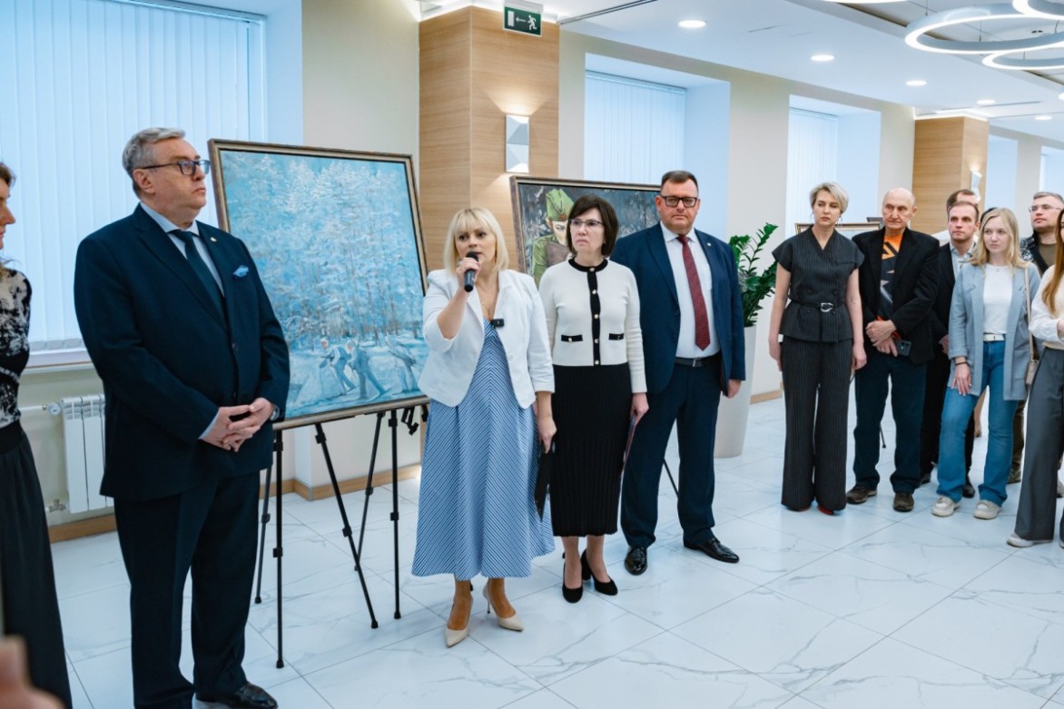 В Минпросвещения России открылась выставка «Память поколений: молодые художники – о войне и мире»