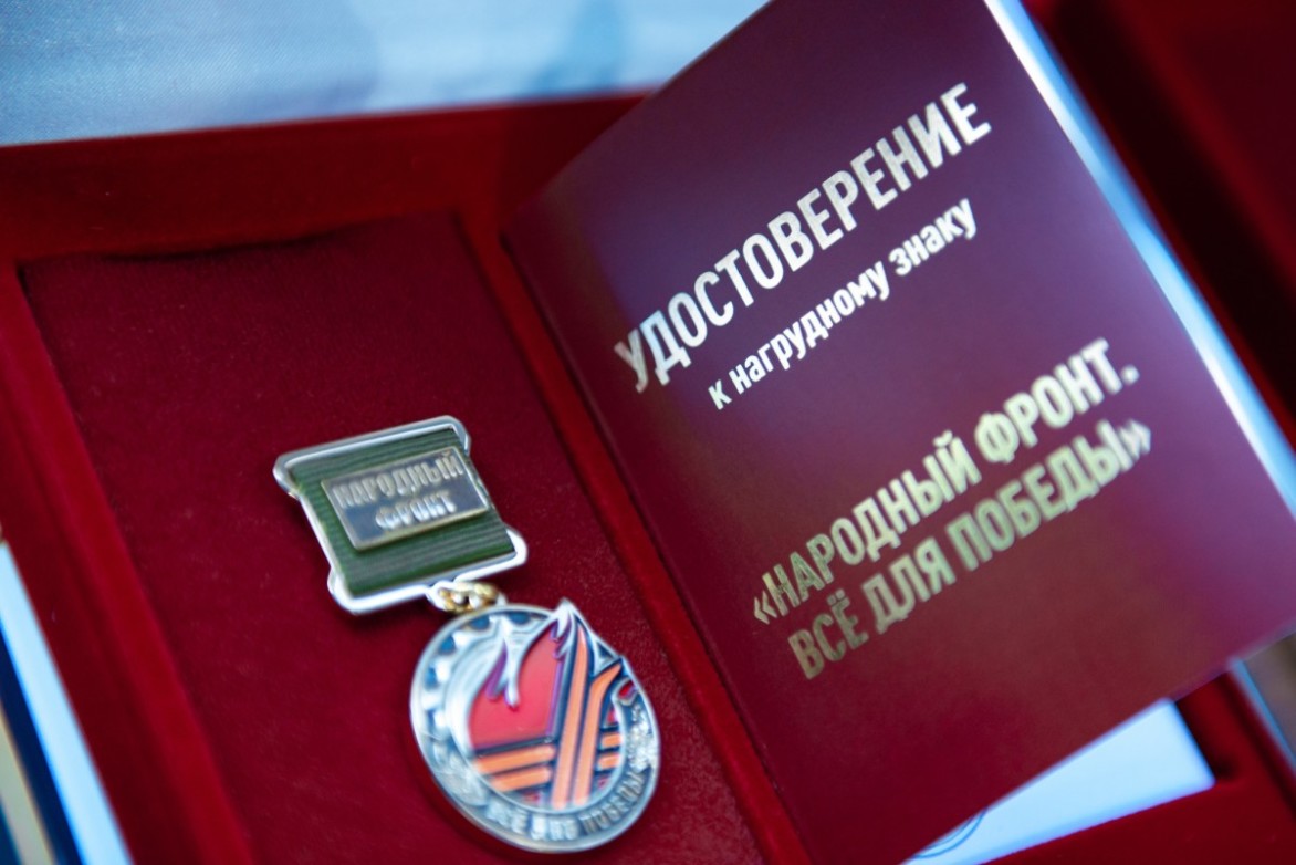 Сотрудники Минпросвещения России передали гуманитарную помощь бойцам специальной военной операции