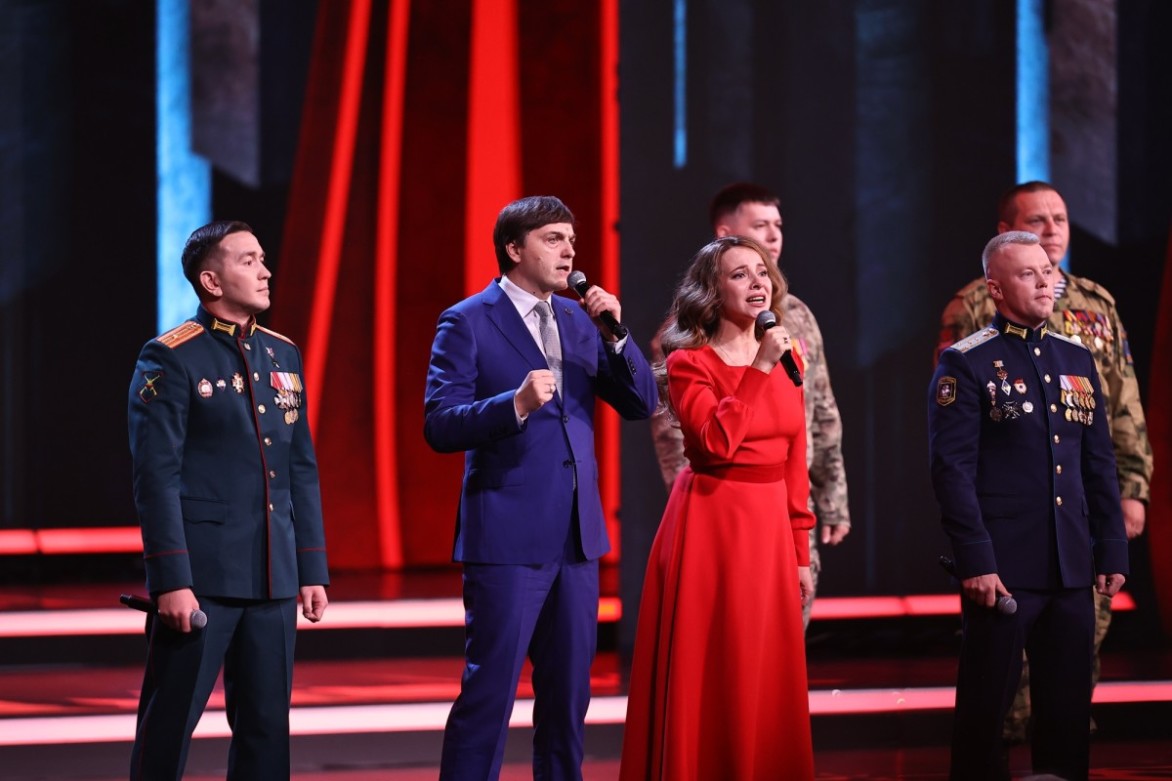 Дмитрий Чернышенко, Сергей Кравцов и Виктор Садовничий вручили награды учителям