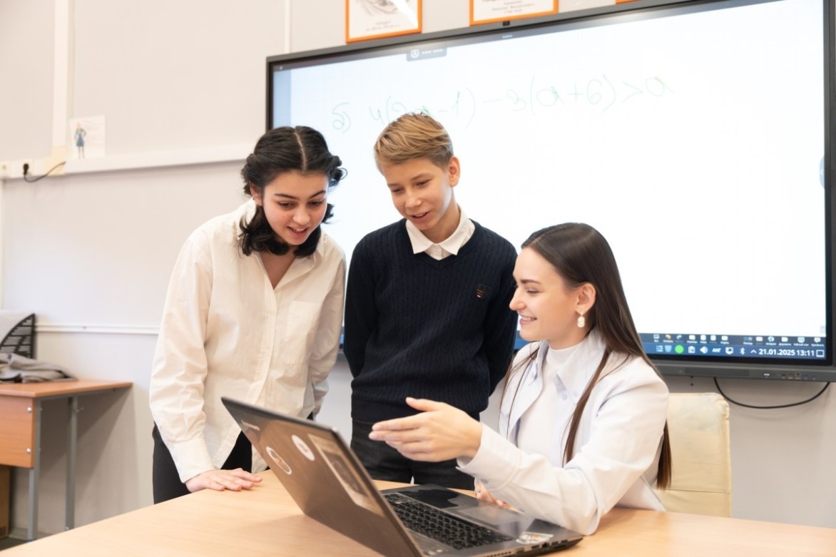 Сервис «Сферум» доступен в национальном мессенджере MAX для всех школьников, педагогов и родителей России