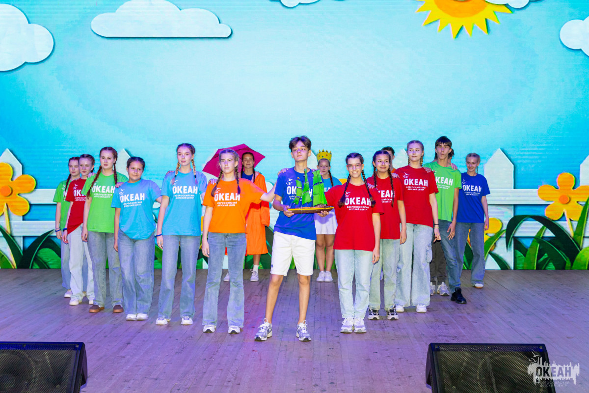 Праздничный концерт в честь Дня работника дополнительного образования прошёл в ВДЦ «Океан»