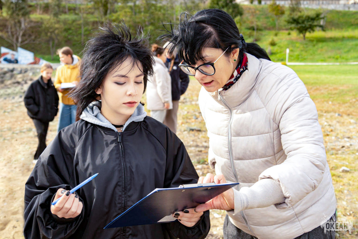 В «Океане» раскрывают тайны: юные следователи осваивают методы криминалистики на берегу Японского моря