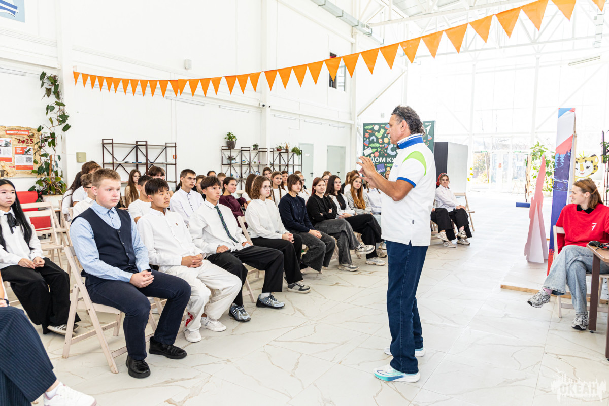 Стартовала программа «Лаборатория „Биомед“»: юные исследователи приступили к занятиям в «Океане»